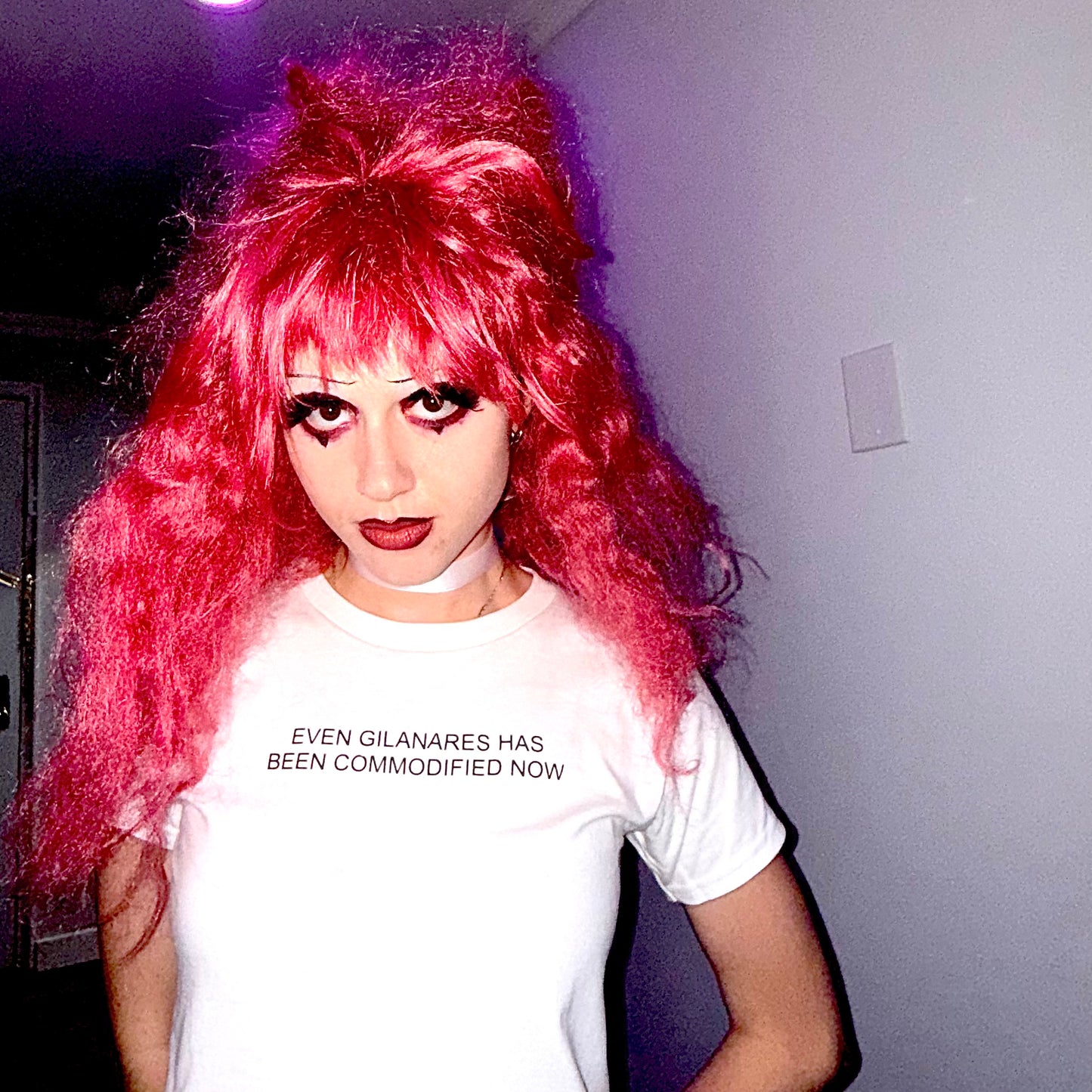 Gilanares in commodification tee