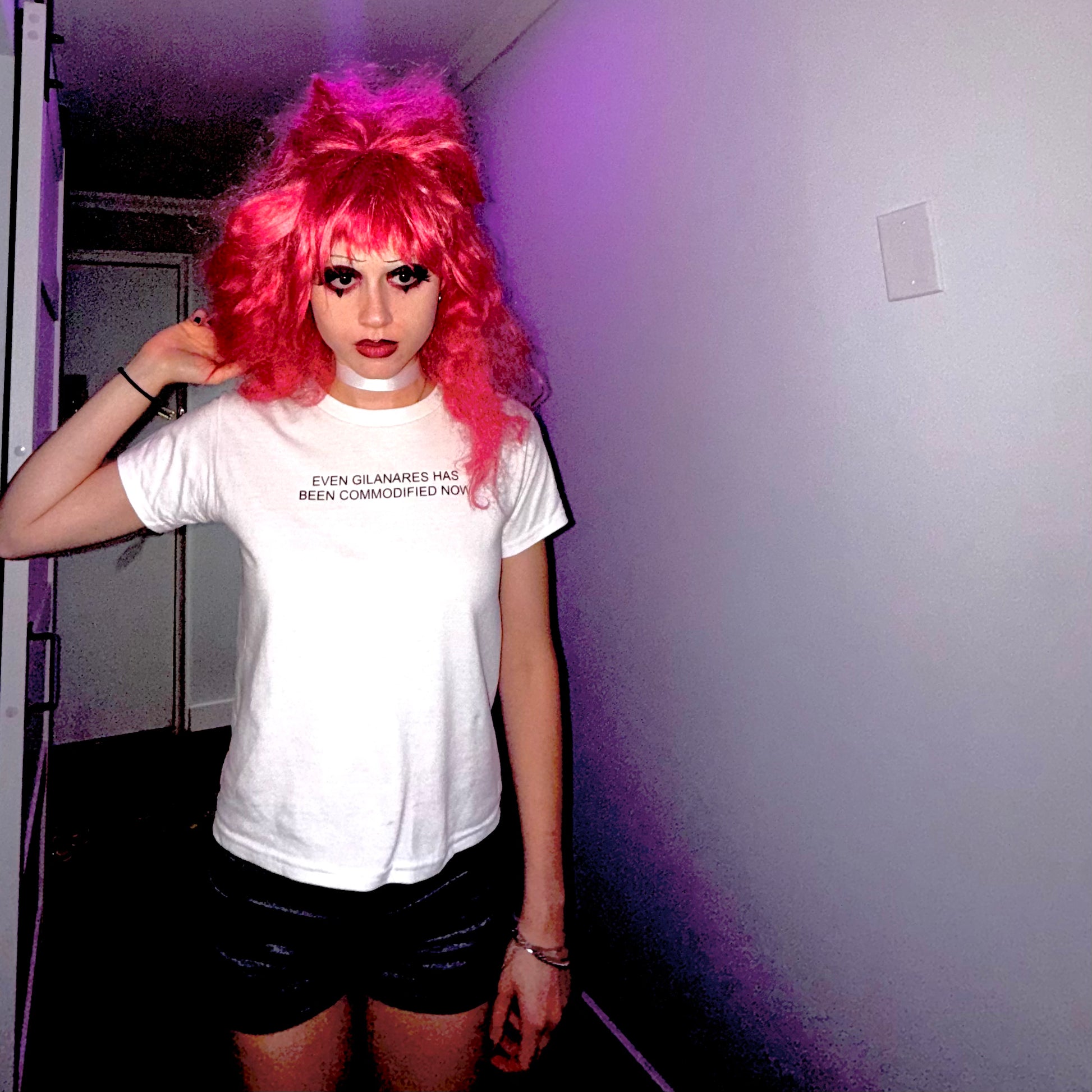 Gilanares in commodification tee